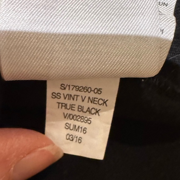 GAP Vintage Wash V-Neck Tee Black XS Pocket T-Shirt - Picture 8 of 8